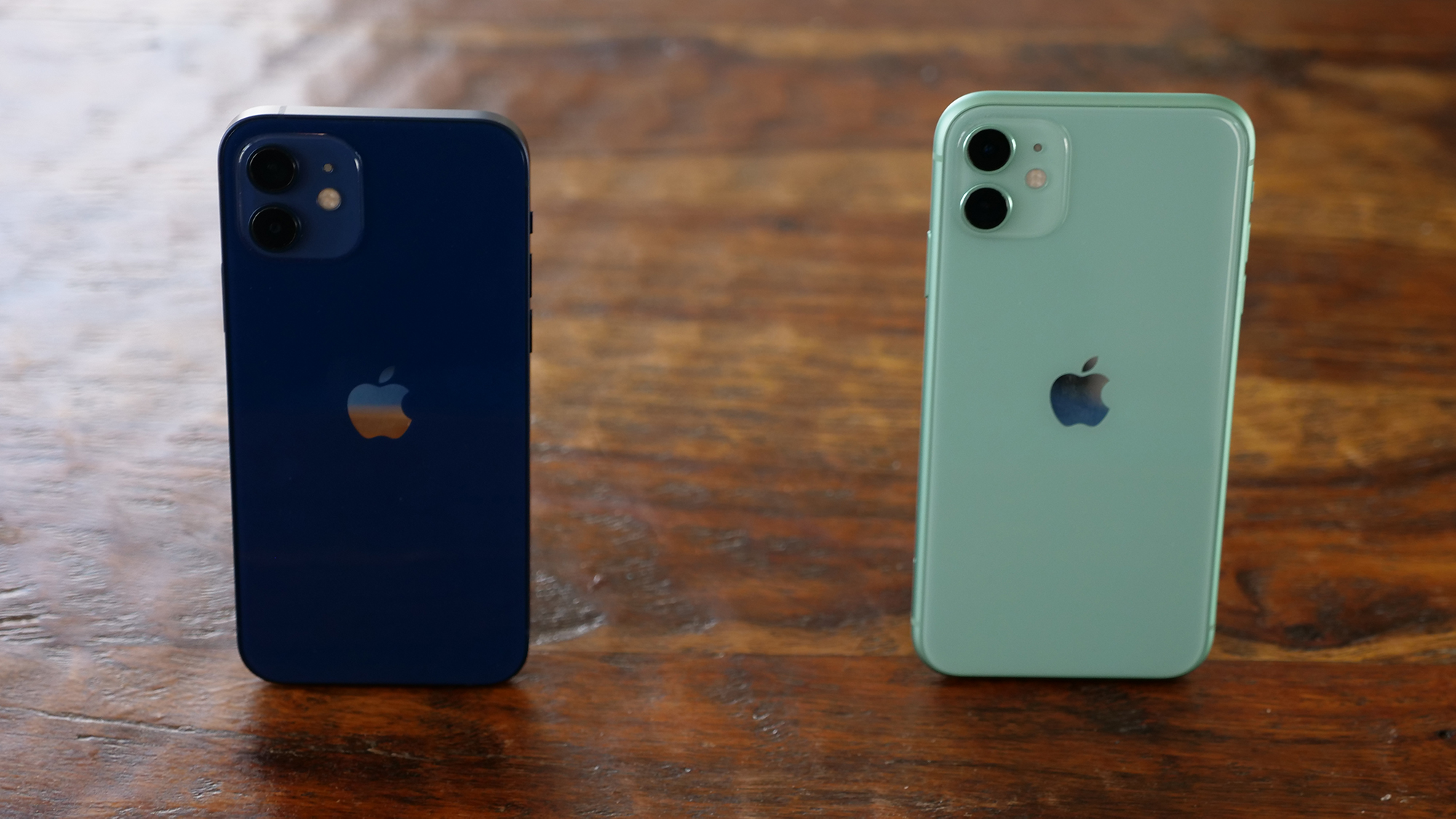 iPhone 11 проти iPhone 12: ключові відмінності та переваги